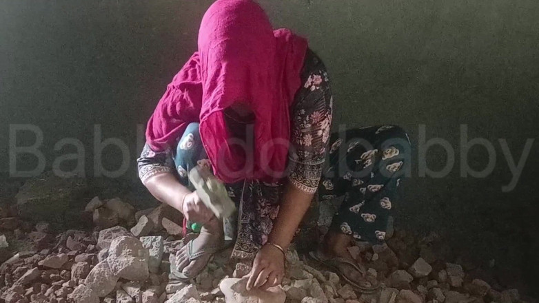 MHM: Wanita Buruh digoda oleh pemilik rumah