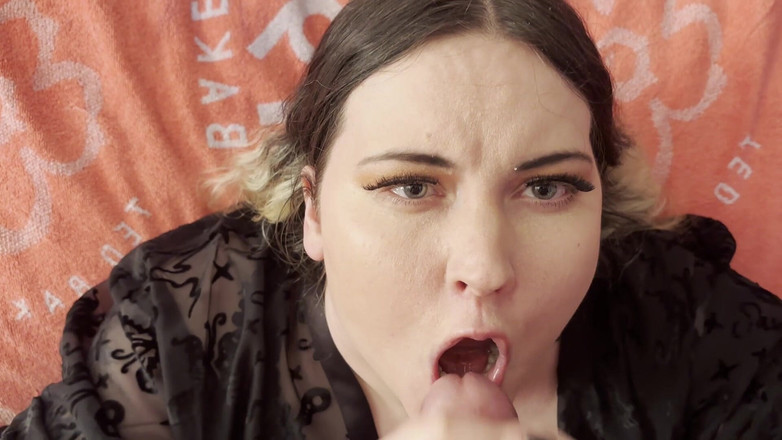 MissFFW: 汚い娼婦がこれまでで最大の射精を口に含む