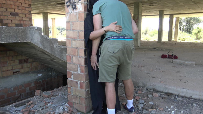 Souzan Halabi: Zdradzająca arabska żona pieprzy niemieckiego emigranta w Dubaju