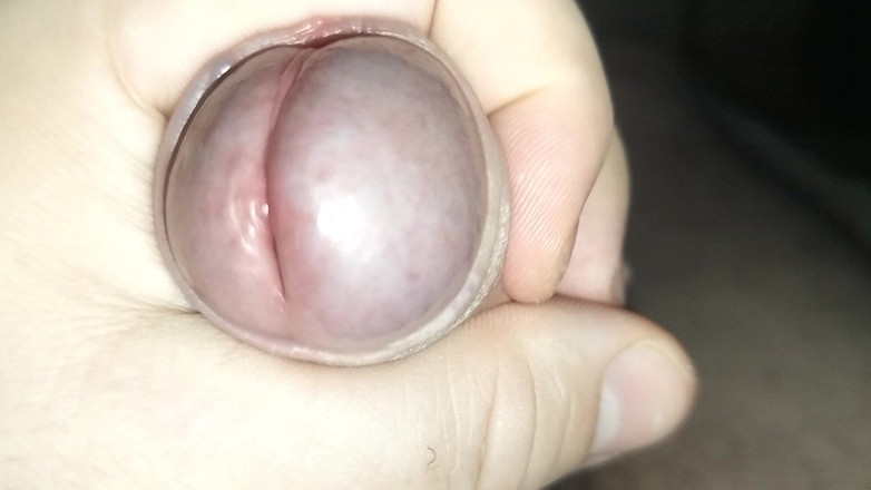 Uhri: La masturbación sin cortar la polla y la corrida de...