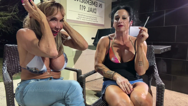 Kandylegsxxx: Smokin Hotdebra Dandre e Kandy Cigarette Break