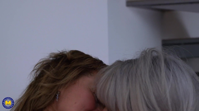 Hardcore NL: Hot mature and teen has orgasmic lesbian sex