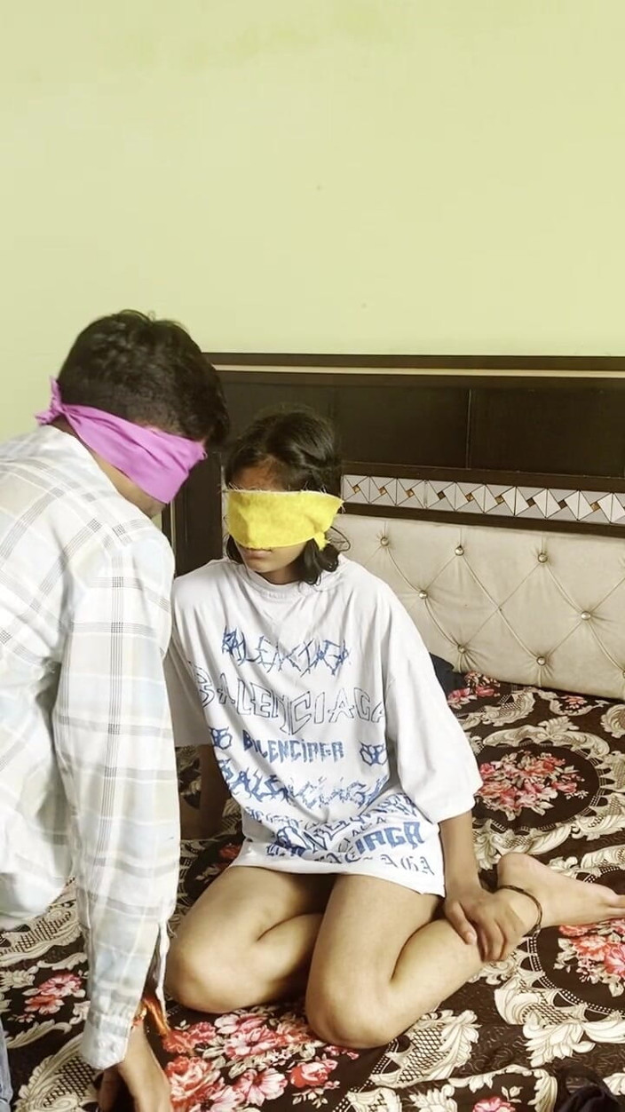 Bracing Safari 4: भारतीय लड़का अपनी देसी प्रेमिका को बांह में उठाता है और जोरदार सेक्स और जोरदार चुदाई और कुत्ते शैली में चुदाई करता है