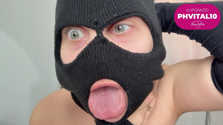 AmayaMori: Aku lagi asik masturbasi pakai vibratorku!