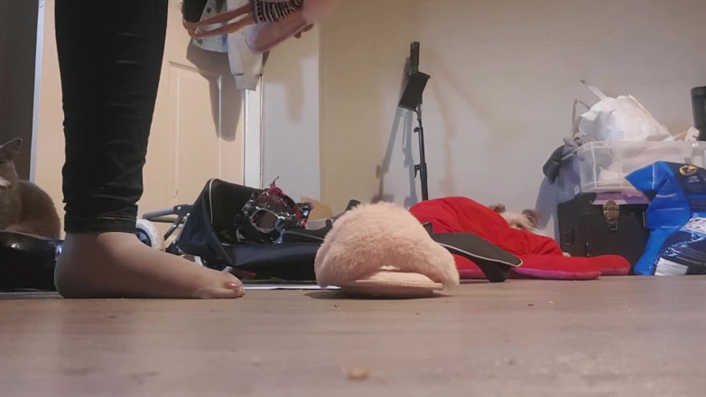 Simp to my ebony feet: Giantess destroying dolls