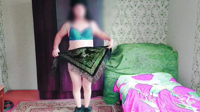 Kitty_Cross: चमकते नीले गाउन में बहुत सुन्दर किन्नर धीरे-धीरे घूमती है