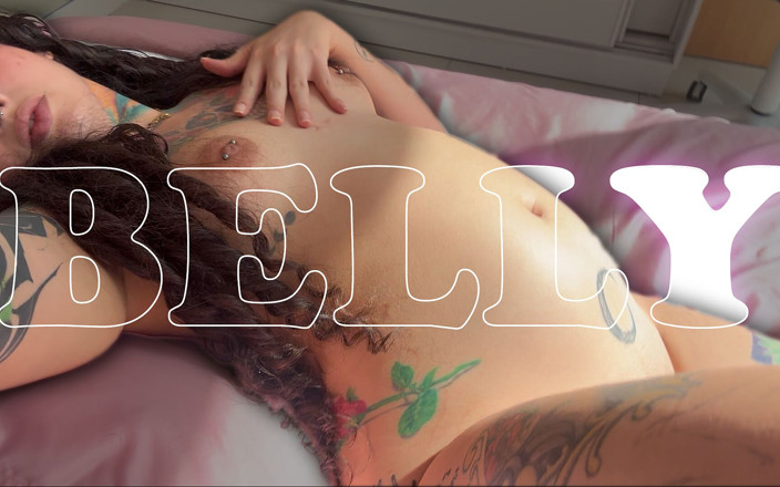 Pedazodchicle: The Tattooed Girl Shows You Her Big Belly