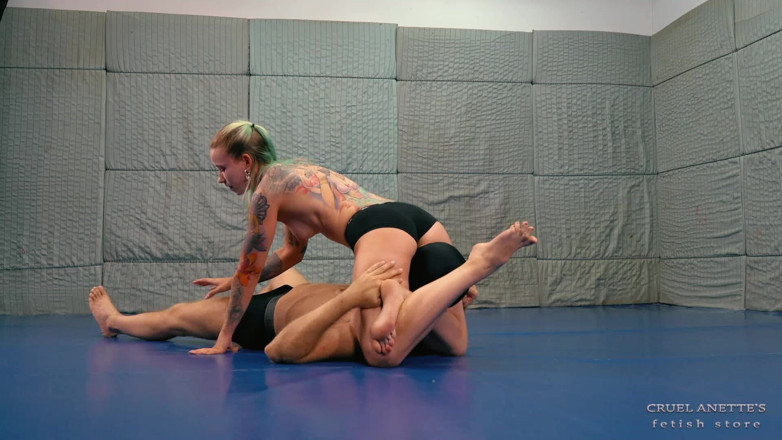 Cruel Anettes fetish world: Strong Thighs