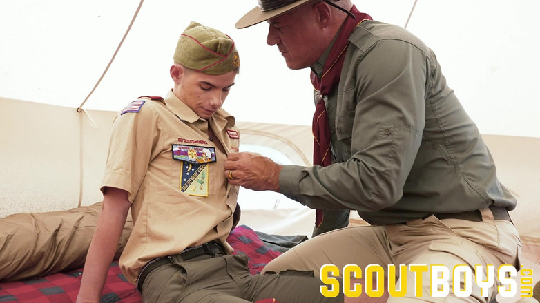 Carnal Plus: Scoutboys - twink scout allevato crudo da scoutmaster Dillon stone