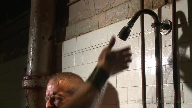 30 Minutes of Torment: Gespierde hunk Dirk Caber meedogenloos gekweld