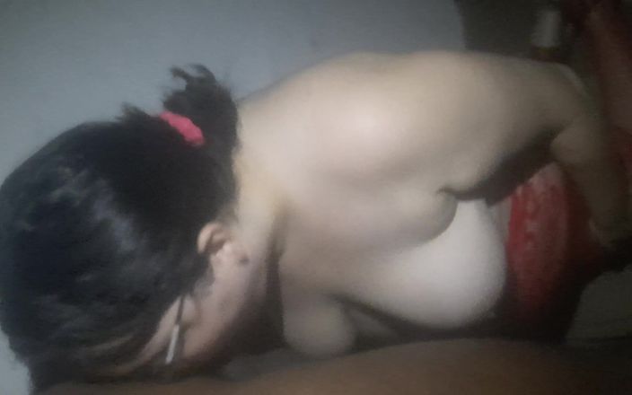 Cuckold Couple Swing: Adora ingoiare sperma caldo da un mangiatore e mostrarlo al...
