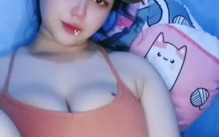 Jilbab69: Plug Vagina Until Orgasm