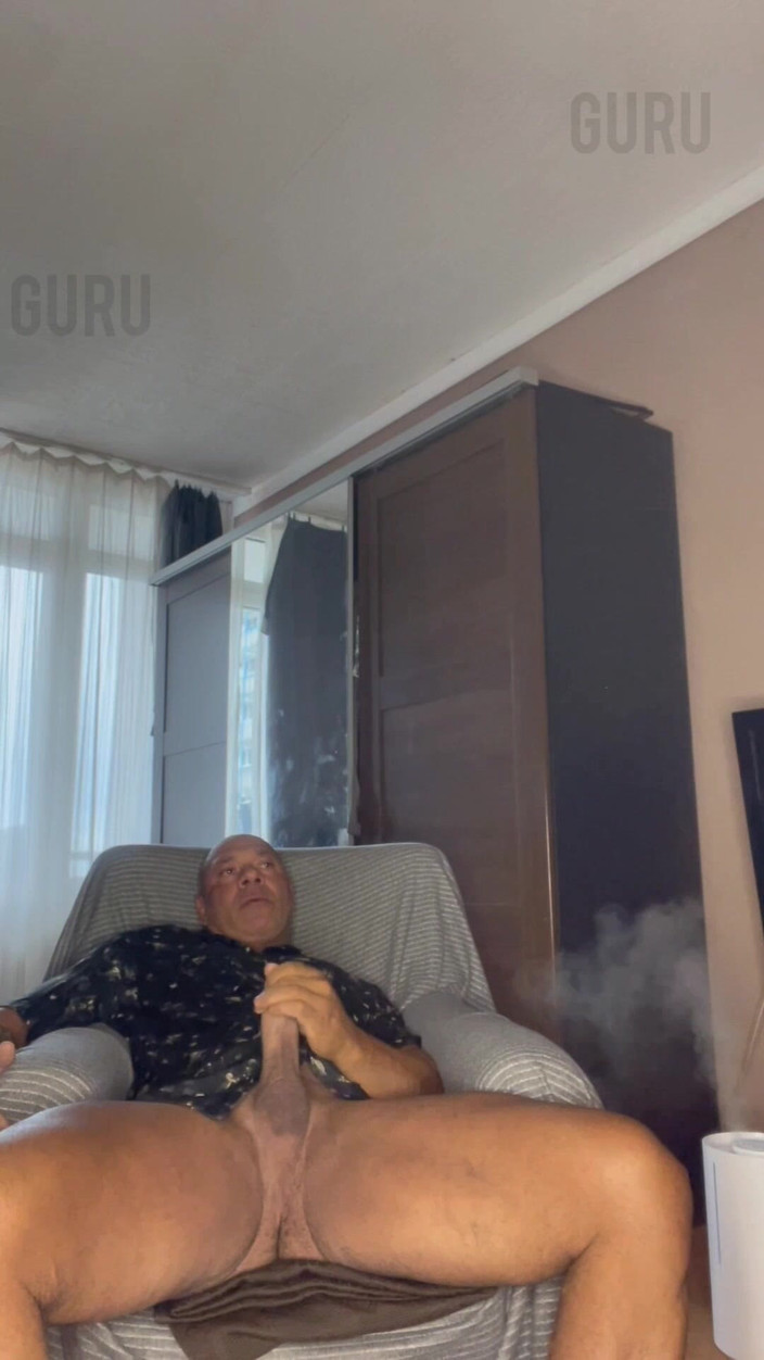 Mr. Guru: 健身大师先生爸爸撸管.wank