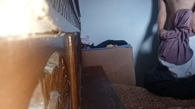 Famly sex: Мой сводный член сидел в комнате моей невестки.