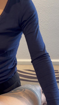 Girl Crossed in the Hotel Invited to My Room - She Ended up Giving Me a Good Blowjob