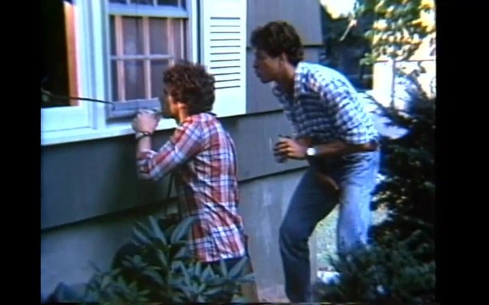 Vintage Usa: Två heta vintage MILFs knullade och kom på håriga fittor...