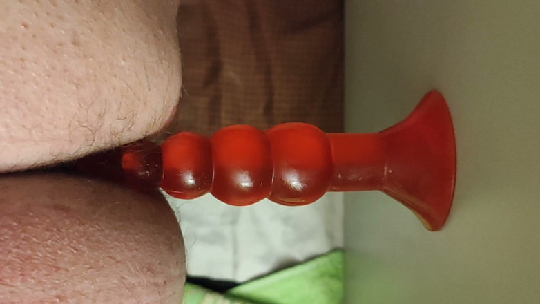 Badjik69: Uroczy, naturalny femboy wskakuje na jodełkę i dochodzi w kamerę