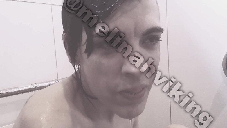 Melinah Viking: 濡れたときに私を愛してください