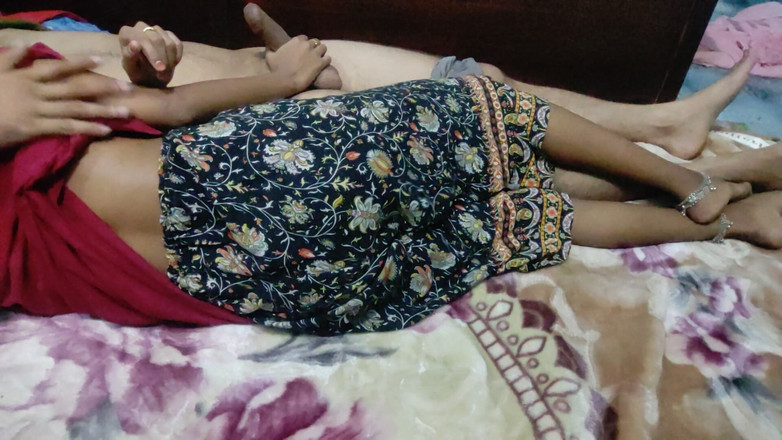 Xtra hot001: Hotwife memberikan handjob dan pancutan mani