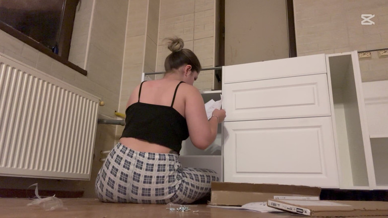 NipsAndStrips: Vytvořte kuchyň s mými lahodnými prdy