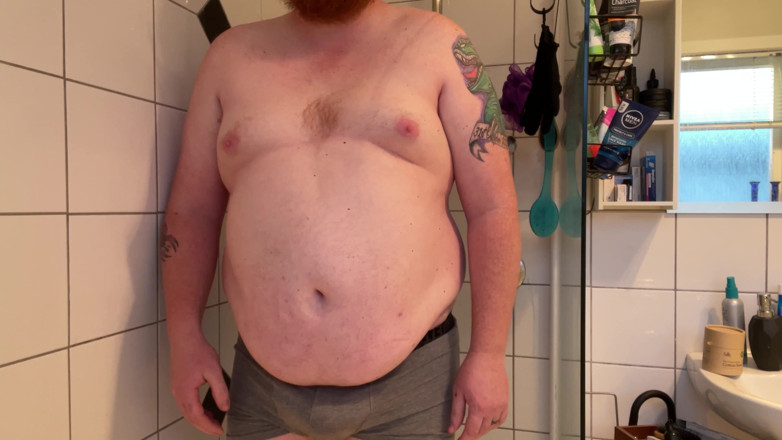 Ginger daddy: Ginger Stepdaddy pees underwear
