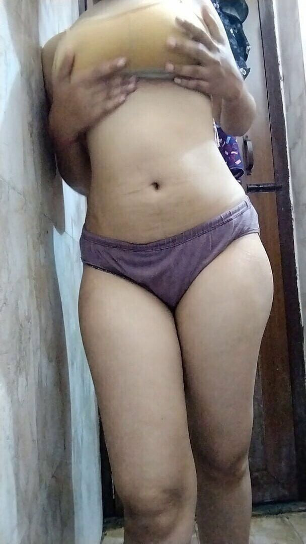 Riyathakur: पड़ोसी की लड़की का स्नान करने का वीडियो बनाया और नग्न होने का मज़ा लिया