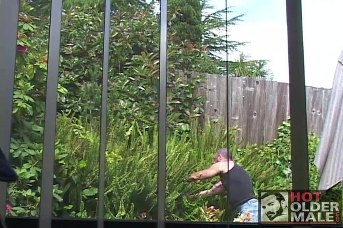 Pantheon men: 새아빠 사냥 4: 정원사 따먹기