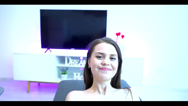Jamie Young: Sesi hot sama pacar imut di sofa