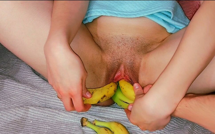 MaksDana33: Trei banane înăuntru!