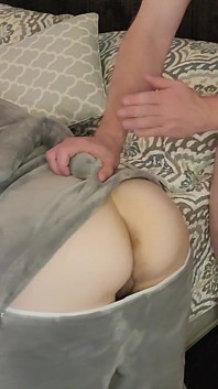 Hậu môn dễ thương trong onesie