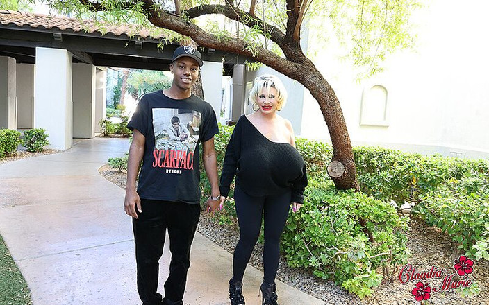 Claudia Marie: Une grosse GILF bimbo se fait inséculer avec un étalon noir