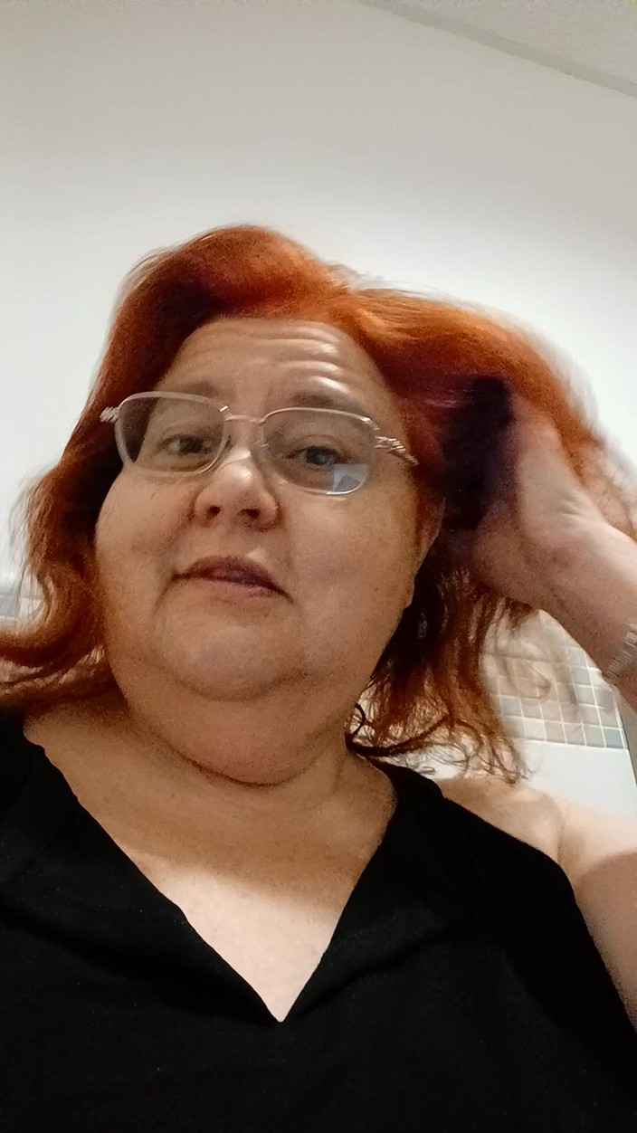 BBW nurse Vicki adventures with friends: Guarda il mio nuovo stile di capelli e il mio...