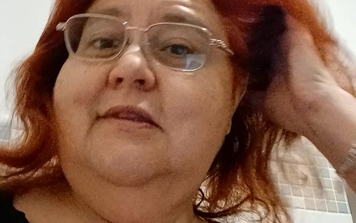 BBW nurse Vicki adventures with friends: Look at my New hair style and color