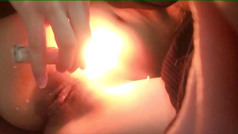 Adorable Teen: Ceară erotică pentru sfârcurile mele și pizda strâmtă!! Mmm Jiji delicioasă