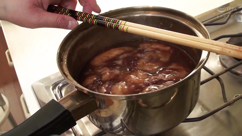 MBM3988: M615g03 a Neat Mature Woman with Short Hair That Looks...