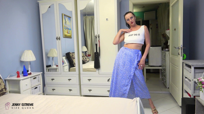 Jenny Extreme: Se Masturber Sur Un Énorme Sextoy