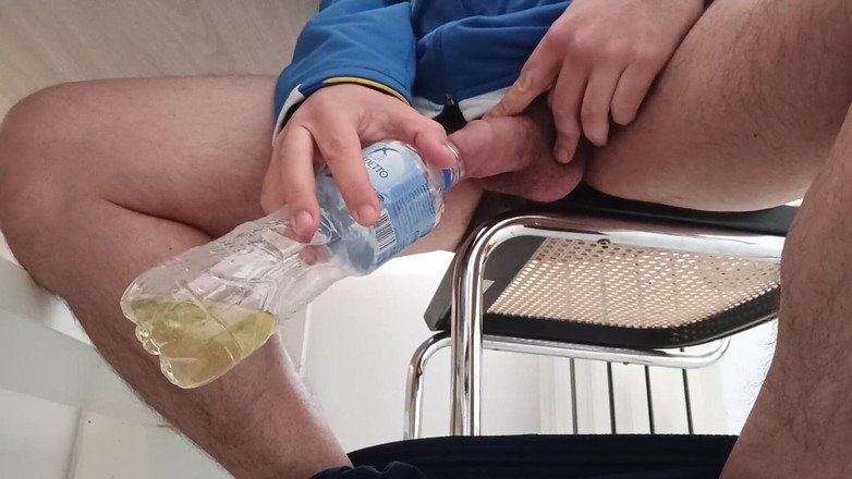 Kinky Guy: Trebuia să mă piș în timpul slujbei mele