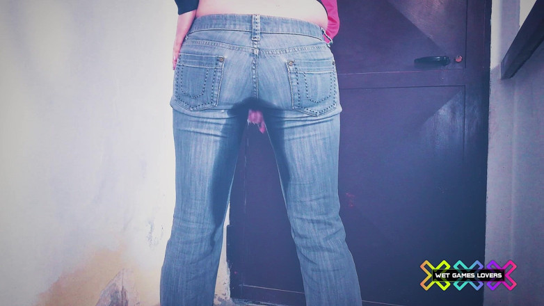 Wet Games Lovers: The Locked Toilet Chronicles - Ep. 01: Jeans Wetting