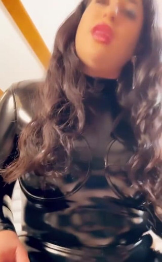 LadyAyse5: Phục vụ bà chủ Thổ Nhĩ Kỳ