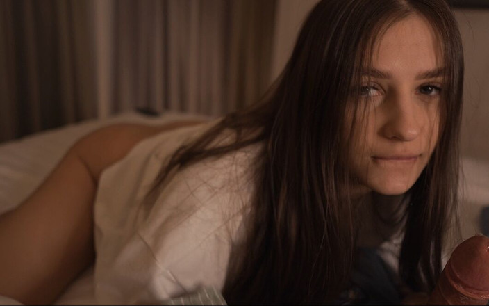 Elina Lizz: 私はプライバシーが欲しかっただけだったのですが、湯たんぽの継娘が私と一緒に参加することに決めました