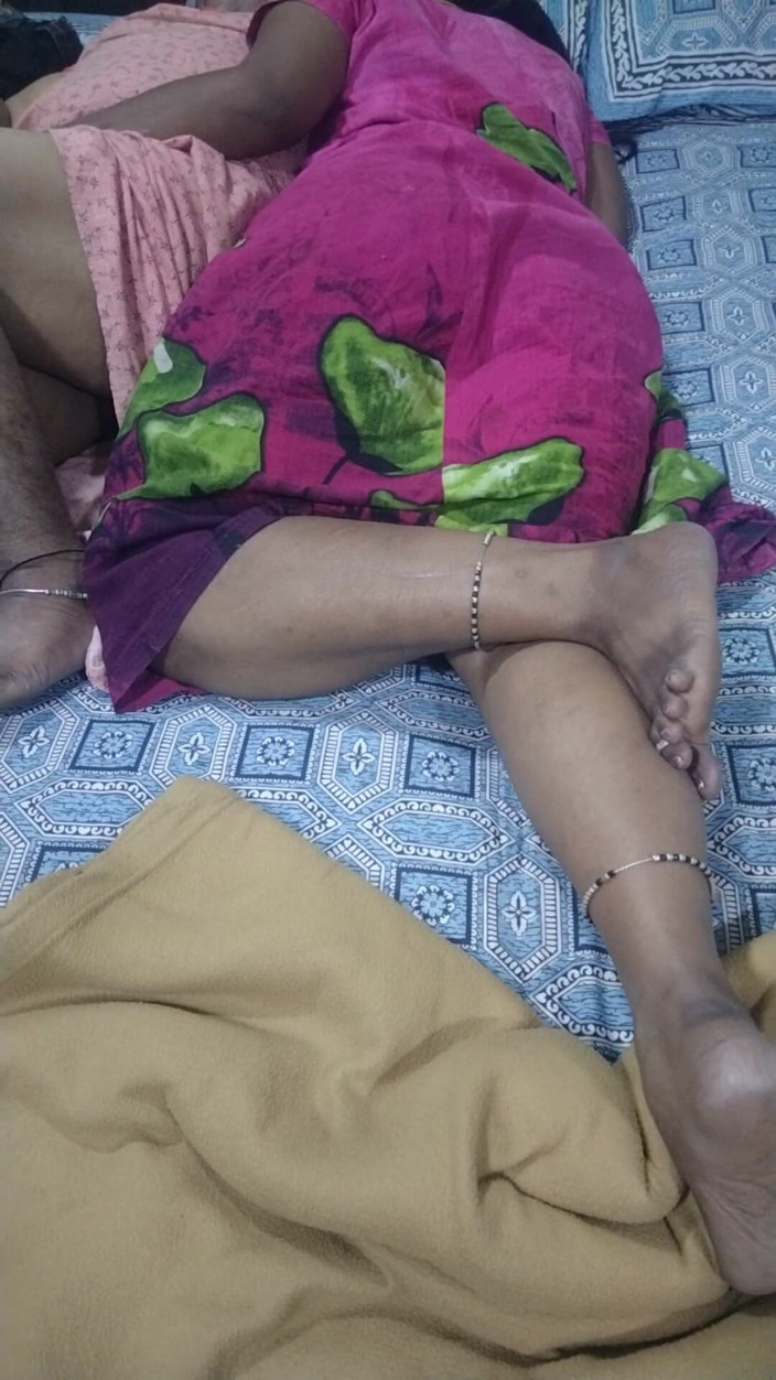 Tamil lesbian: Lesbiană tamilă cu pizdă fierbinte finguring