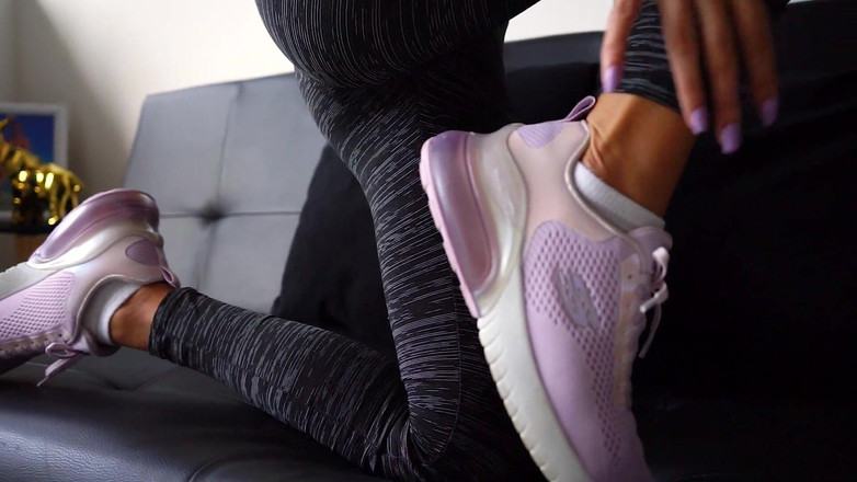 ASHLEYHAROLDSW: Ayakla muamele ve çorapla muamele fetişi.. Ayaklara boşalma