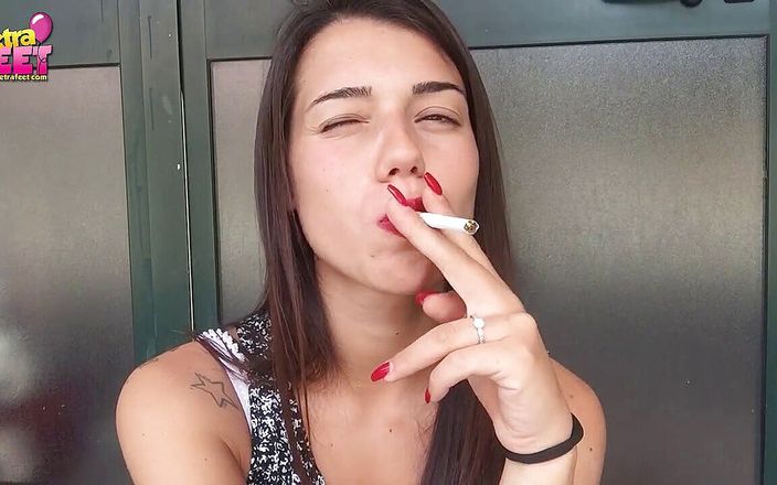 Smokin Fetish: Sweet teen first time smoking on cam