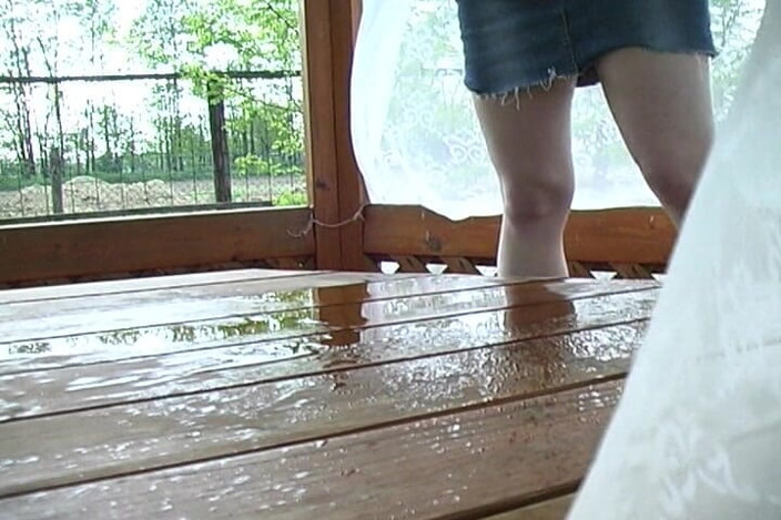 Porno kino: สาวมือสมัครเล่นจากเยอรมันหยุดเล่นกับหีเธอไม่ได้