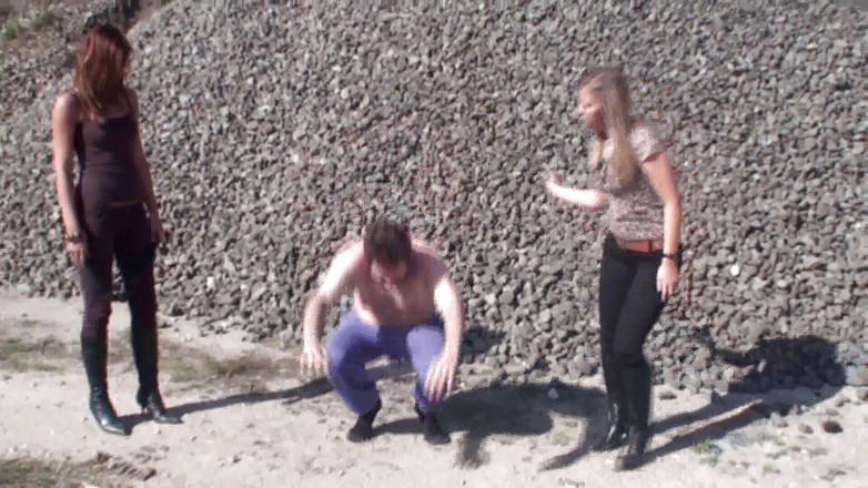 Femdom Austria: 野外罰