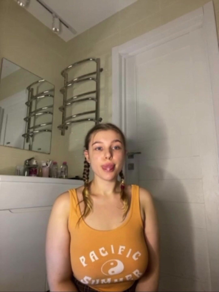 JuiceLussie: My Stepsister Fucking with Big Dildo in Bathroom