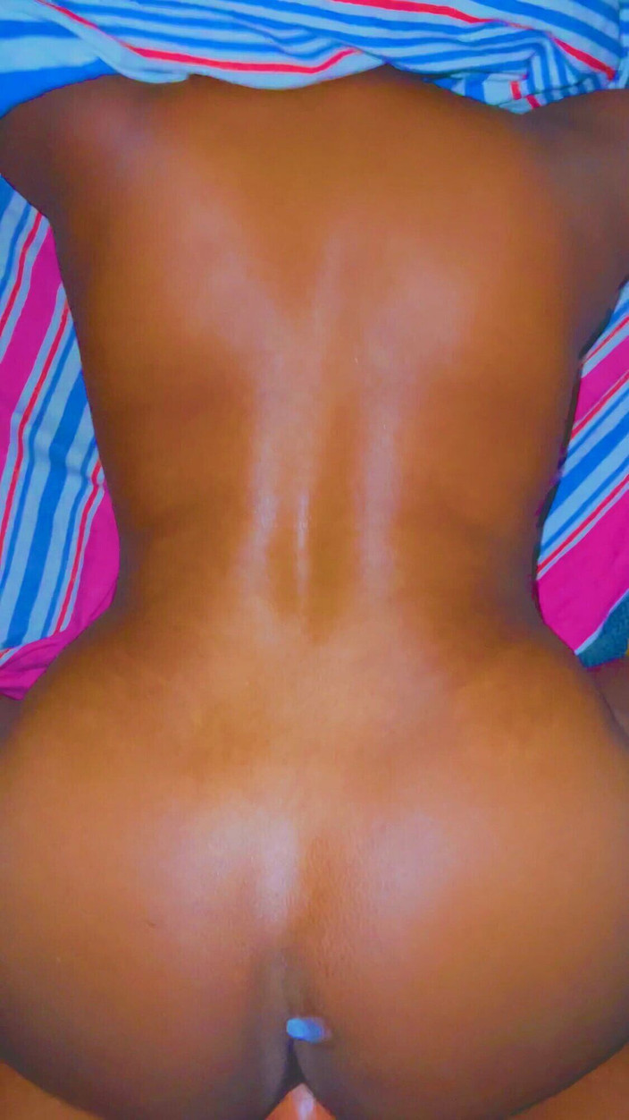 Aathiyaa: 흑형 대물 에 따먹히는 핫한 밀프