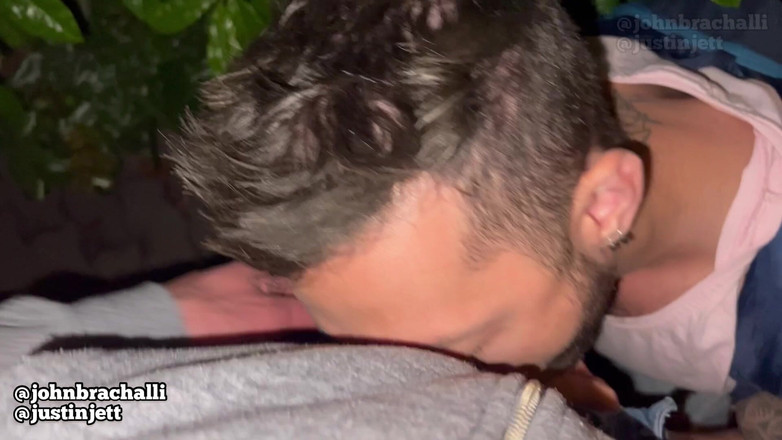 John Brachalli: Kouření na ulici