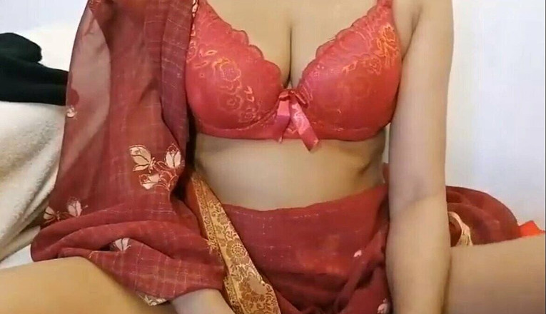 Miya White: Indická služka Ass Finguring s Musterbation Zblízka k mým špinavým nohám,...