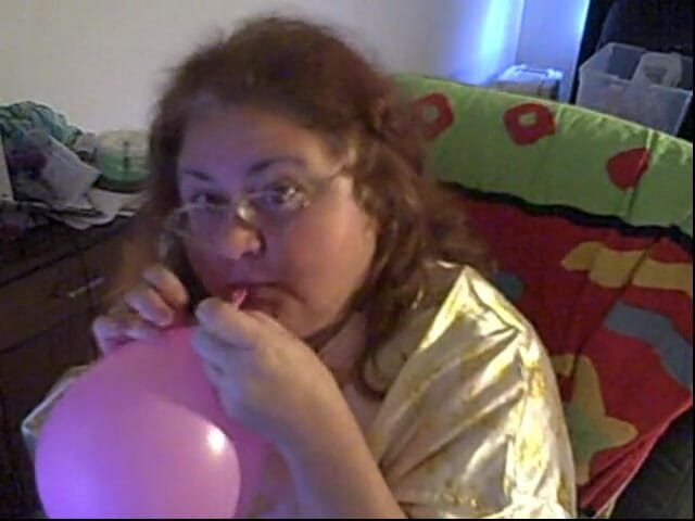 BBW nurse Vicki adventures with friends: Camshow von mir beim spielen mit einigen ballons